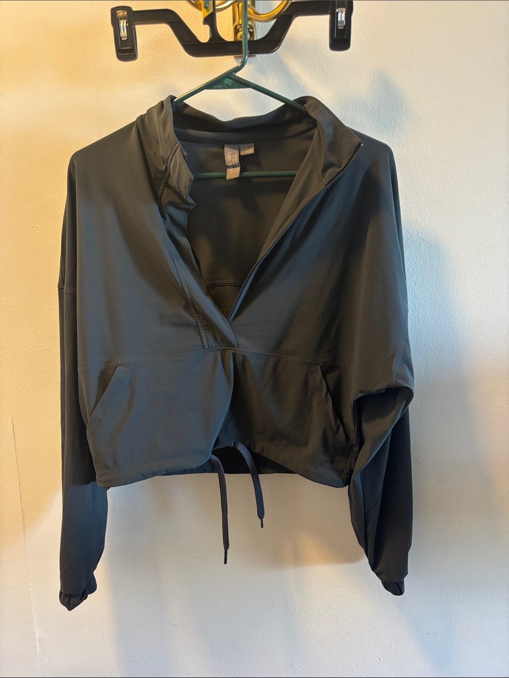 Sweaty Betty Black Cropped Pullover Jacket with Drawstring